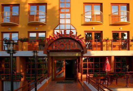 Hotel Minerva Mosonmagyarovar Exterior photo