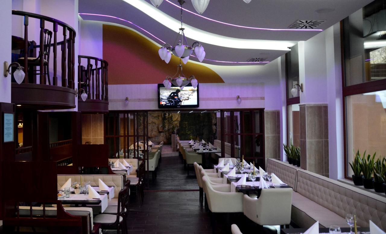 Hotel Minerva Mosonmagyarovar Exterior photo