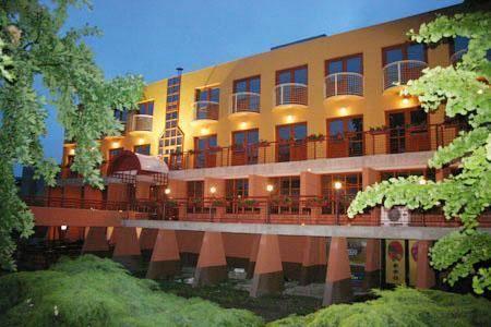 Hotel Minerva Mosonmagyarovar Exterior photo